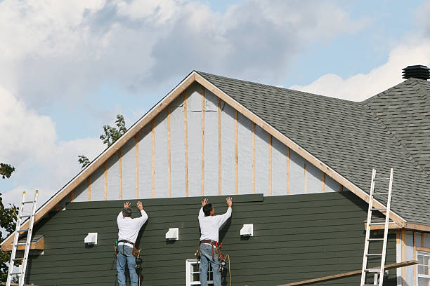 Professional Siding Installation technician working in Cordova, SC
